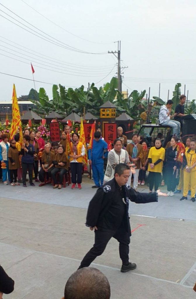 你了解神明降駕辦事是怎麼一回事嗎?來看看與靈乩的差別?聖元 提供